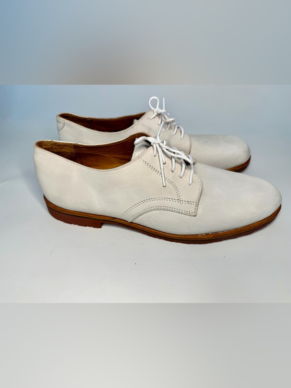 Vintage Mens 11.5 Orvis Suede Leather Lace Up Oxford Shoes Cream W/ Red Accents